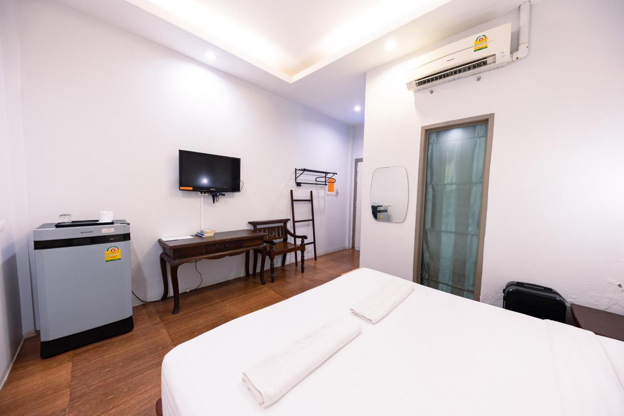 Sleep Hotel - Sha Certified Сурат Тхани Екстериор снимка